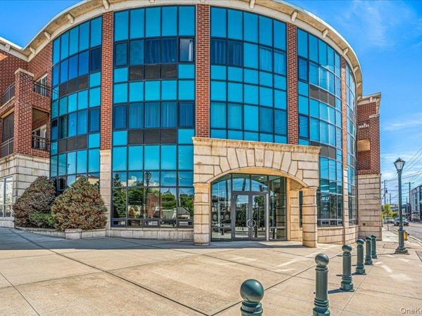 130 Post Avenue, Unit 324, Mineola, NY 11590