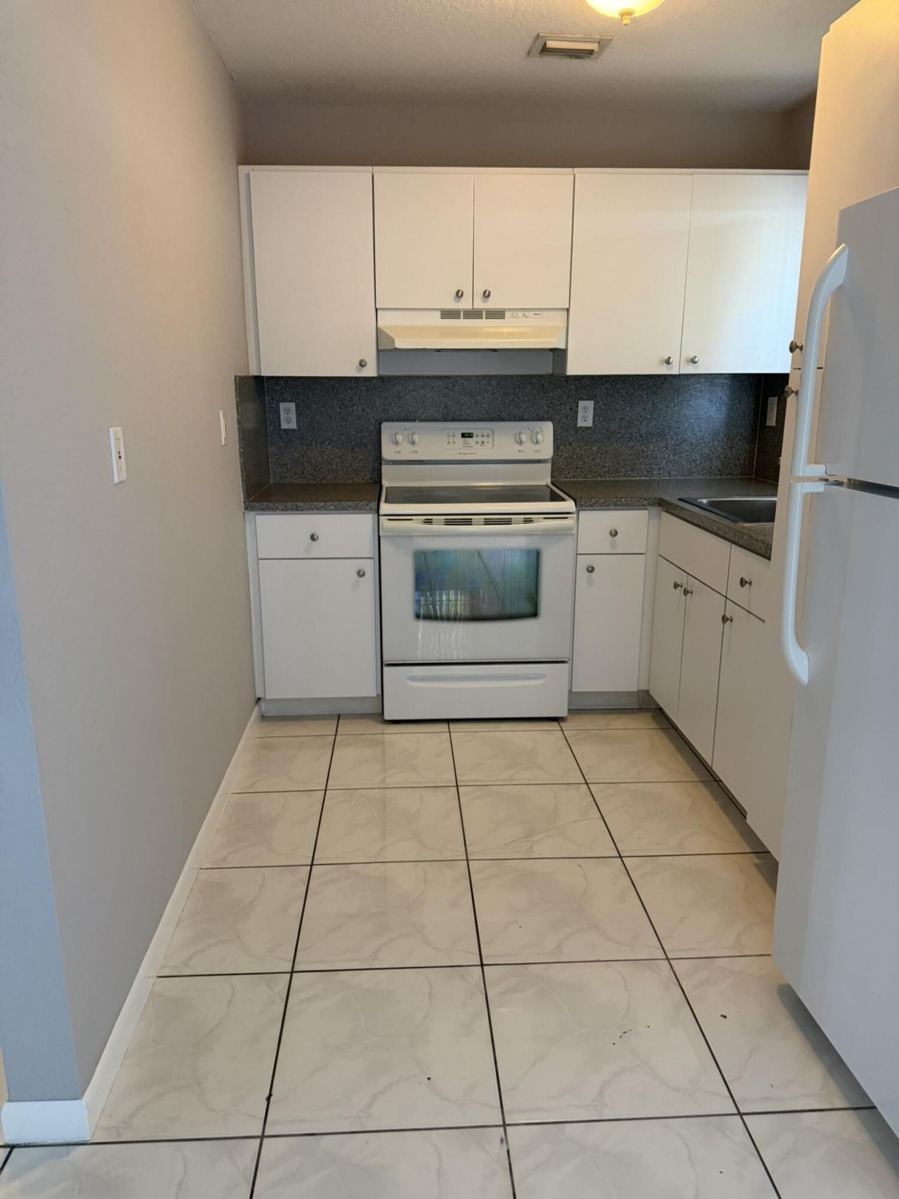 663 S Biscayne River Drive, Miami, FL 33169 Photo