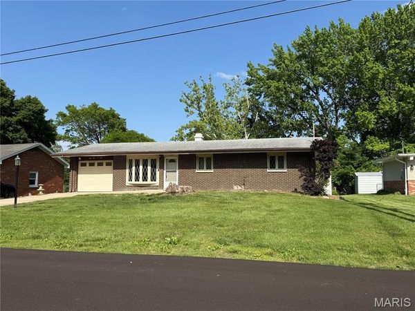 5105 Staten Drive , Godfrey, IL 62035
