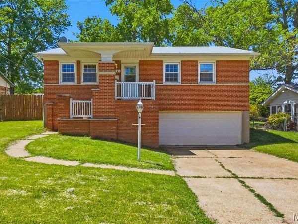 9745 Radio Drive, St Louis, MO 63123