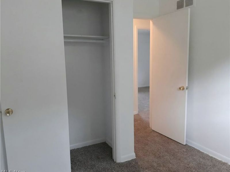 1273 Barcelona Drive, Akron, OH 44313 Photo 12