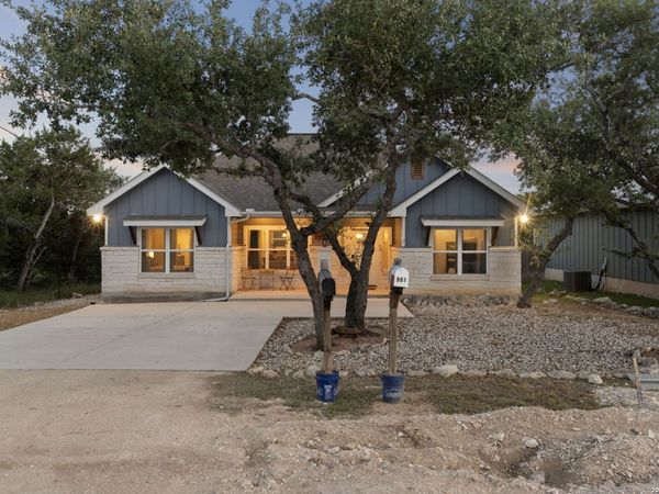 986 PARADISE DR, Canyon Lake, TX 78133