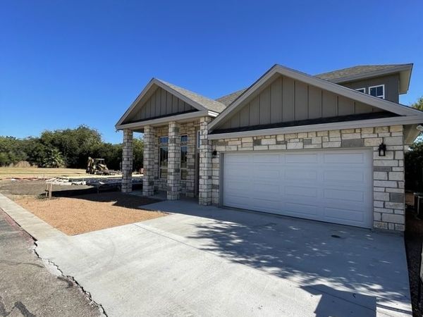 107 SUTTON PL, Uvalde, TX 78801