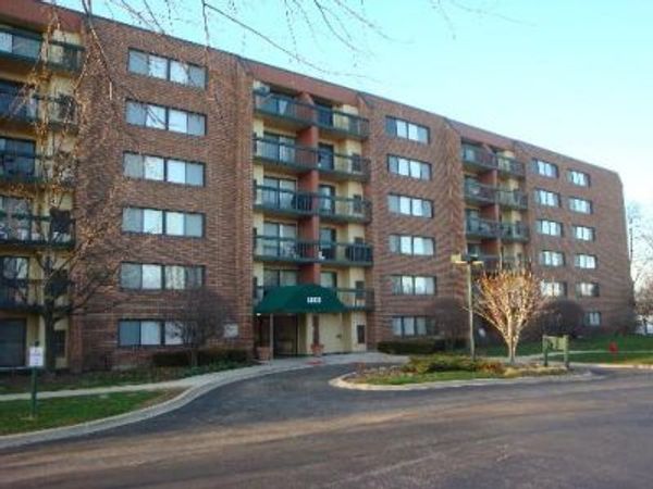 1800 HUNTINGTON Boulevard, Unit 206, Hoffman Estates, IL 60169