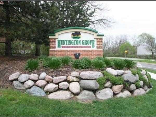 1800 HUNTINGTON Boulevard , Unit 206, Hoffman Estates, IL 60169