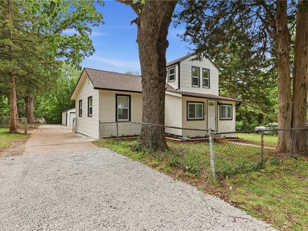1530 S Harvard Avenue, Independence, MO 64052