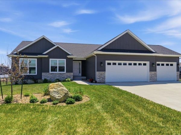121 Goldcrest Court, Waterloo, IA 50701