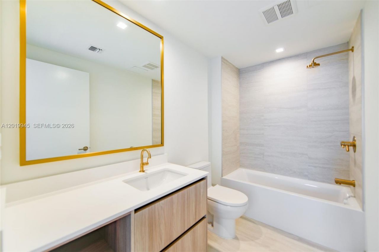 77 5th St , Unit 2604, Miami, FL 33131 Photo