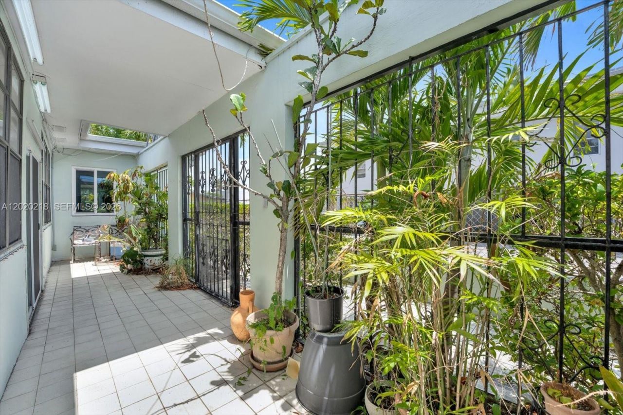 725 NW 24th Ct , Miami, FL 33125 Photo