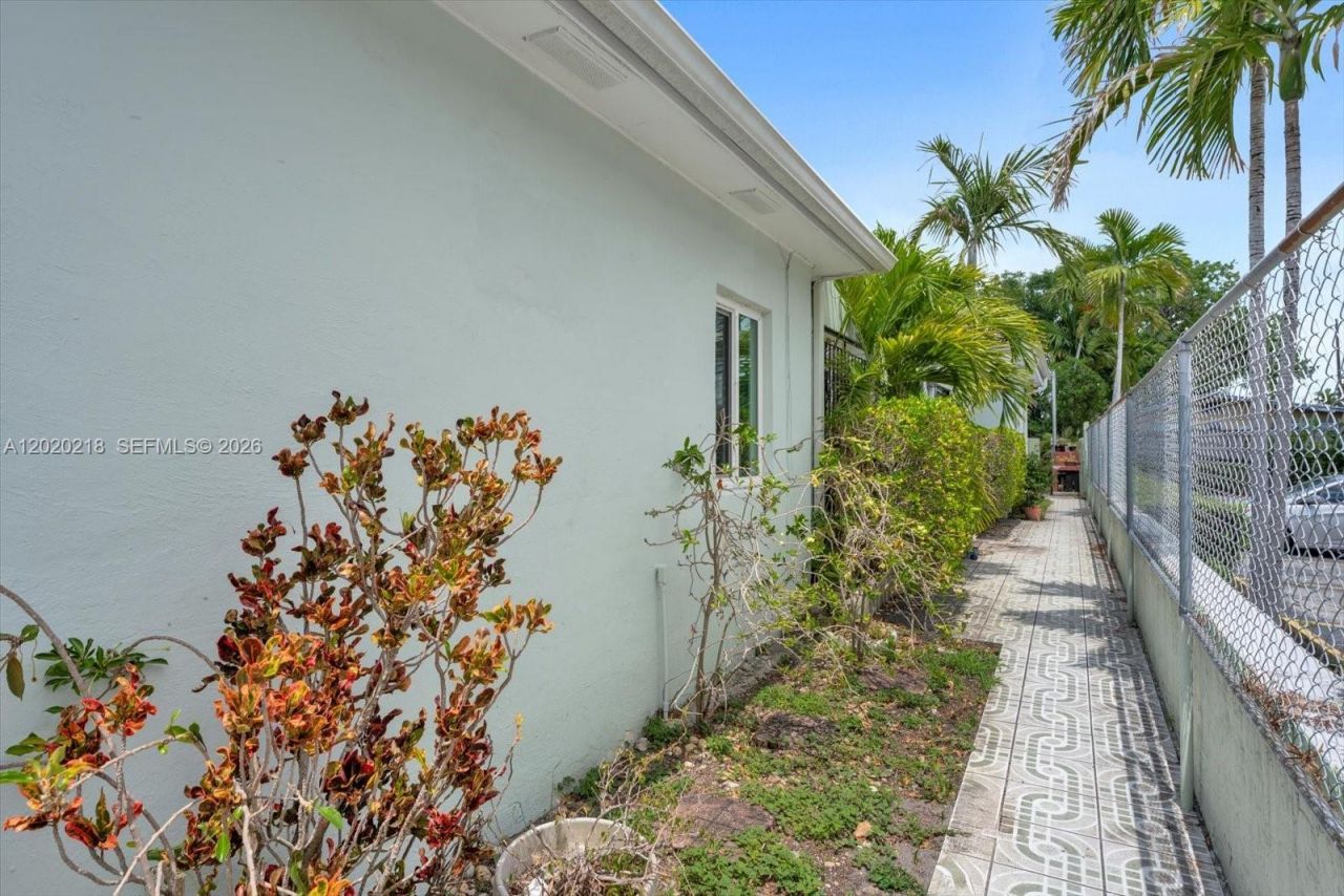 725 NW 24th Ct , Miami, FL 33125 Photo
