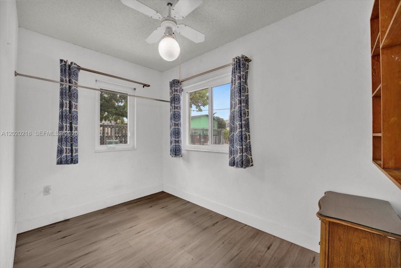 725 NW 24th Ct , Miami, FL 33125 Photo