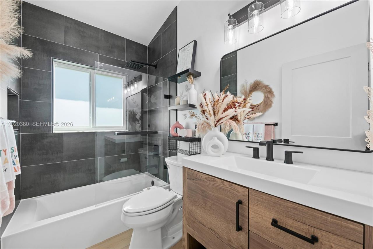 1804 NW 145th Ter, Pembroke Pines, FL 33028 Photo