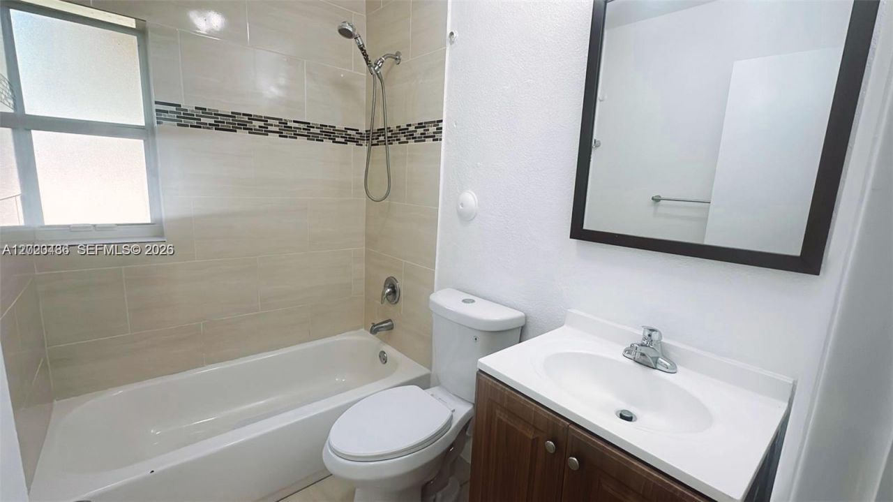 2125 NW 66th St, Unit 2, Miami, FL 33147 Photo