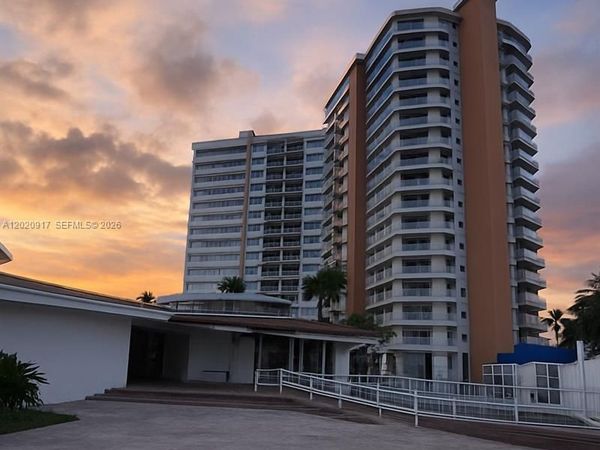 1351 NE Miami Gardens Dr, Unit 704E, Miami, FL 33179