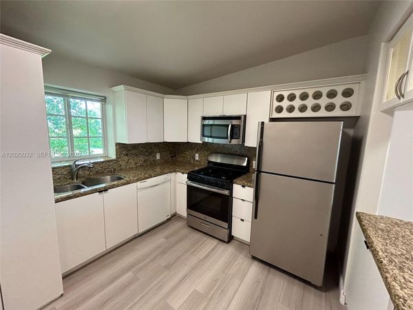 1135 92nd St , Unit 102, Bay Harbor Islands, FL 33154
