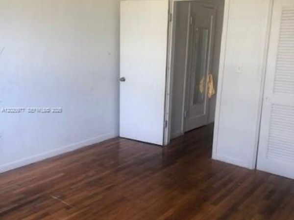 1016 biarritz , Unit 1, Miami Beach, FL 33141