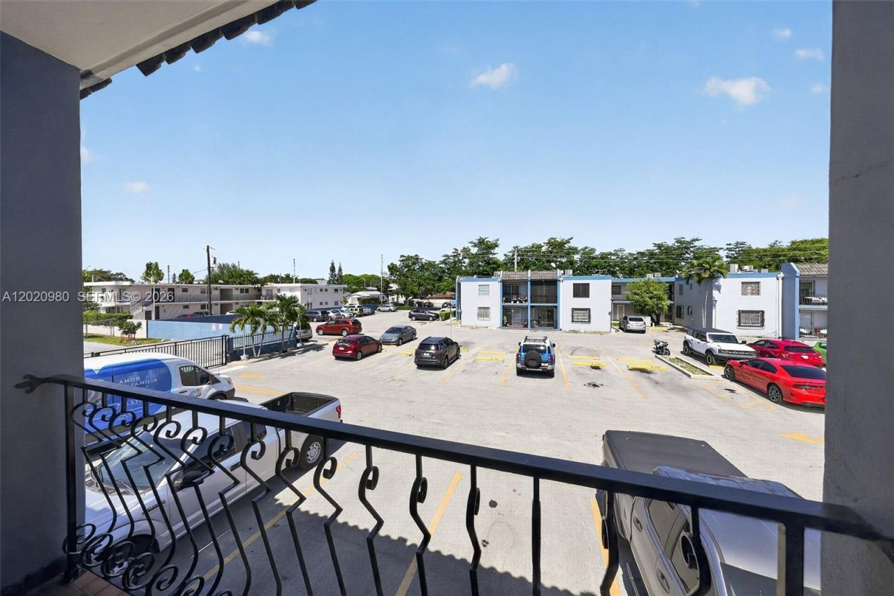 145 SW 30th Ct, Unit B208, Miami, FL 33135 Photo