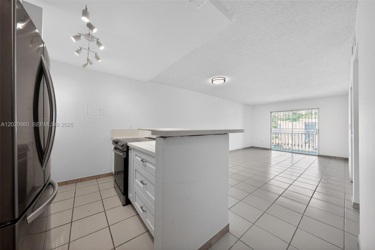 145 SW 30th Ct, Unit B208, Miami, FL 33135 Photo