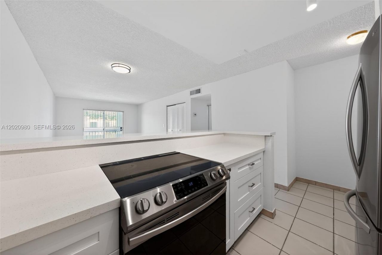 145 SW 30th Ct, Unit B208, Miami, FL 33135 Photo