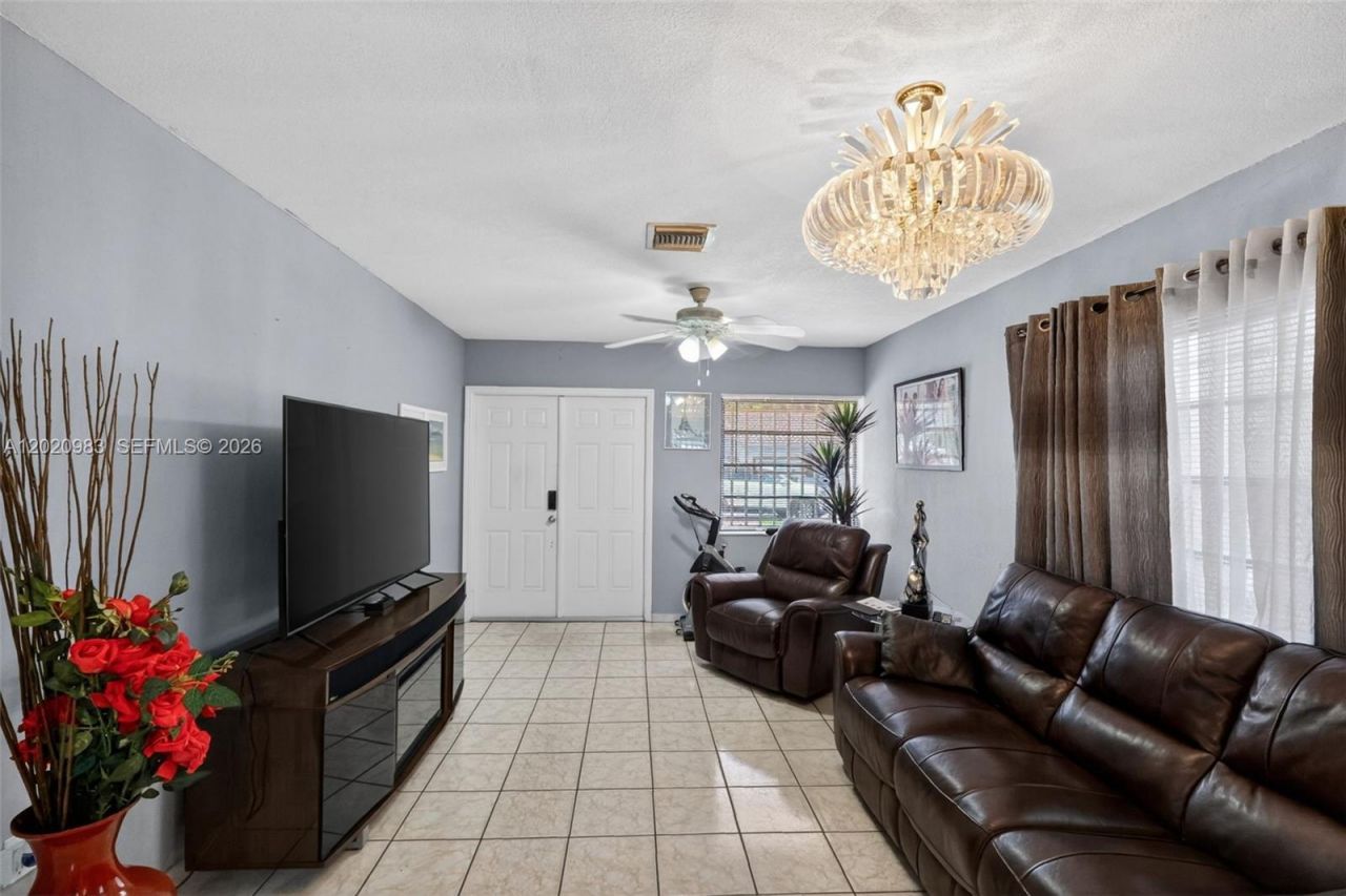 9113 SW 9th Ter , Unit A, Miami, FL 33174 Photo