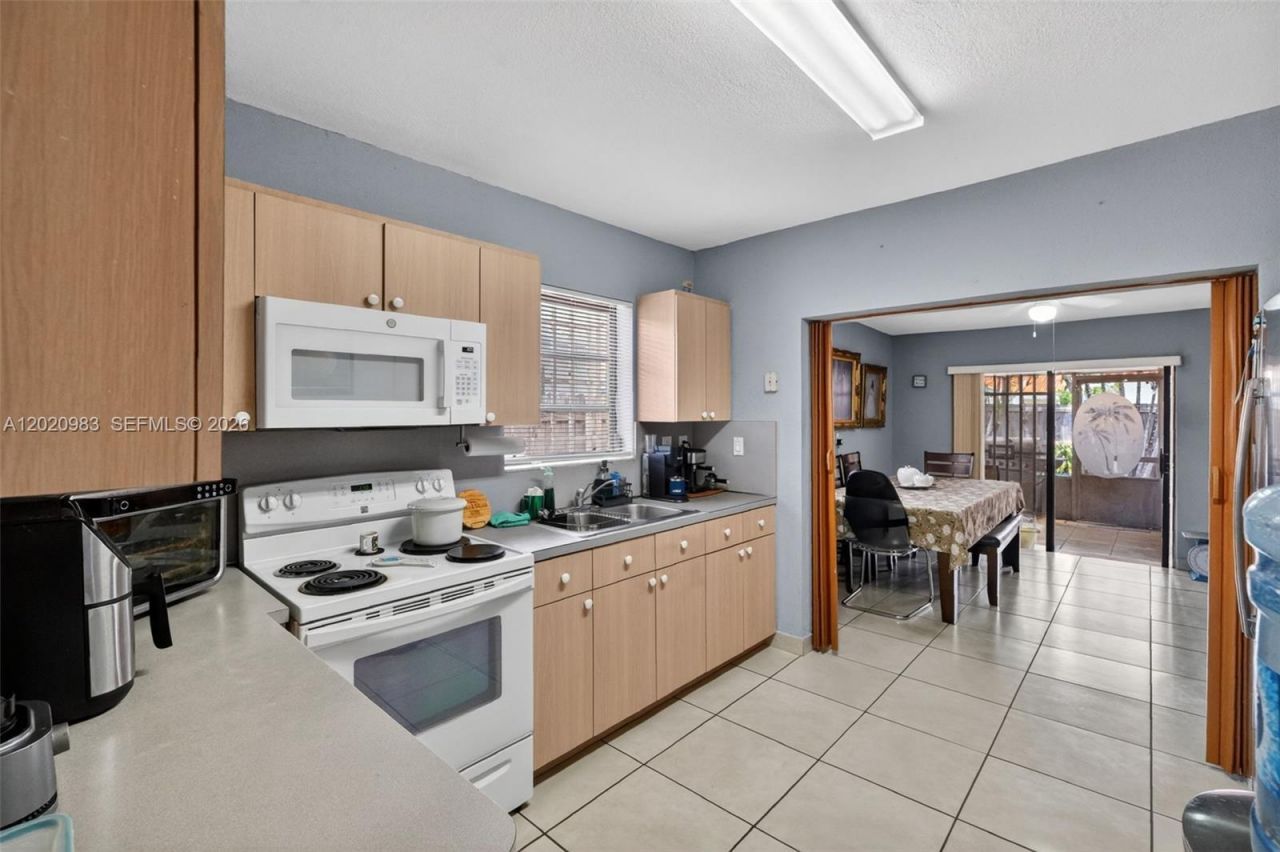 9113 SW 9th Ter , Unit A, Miami, FL 33174 Photo