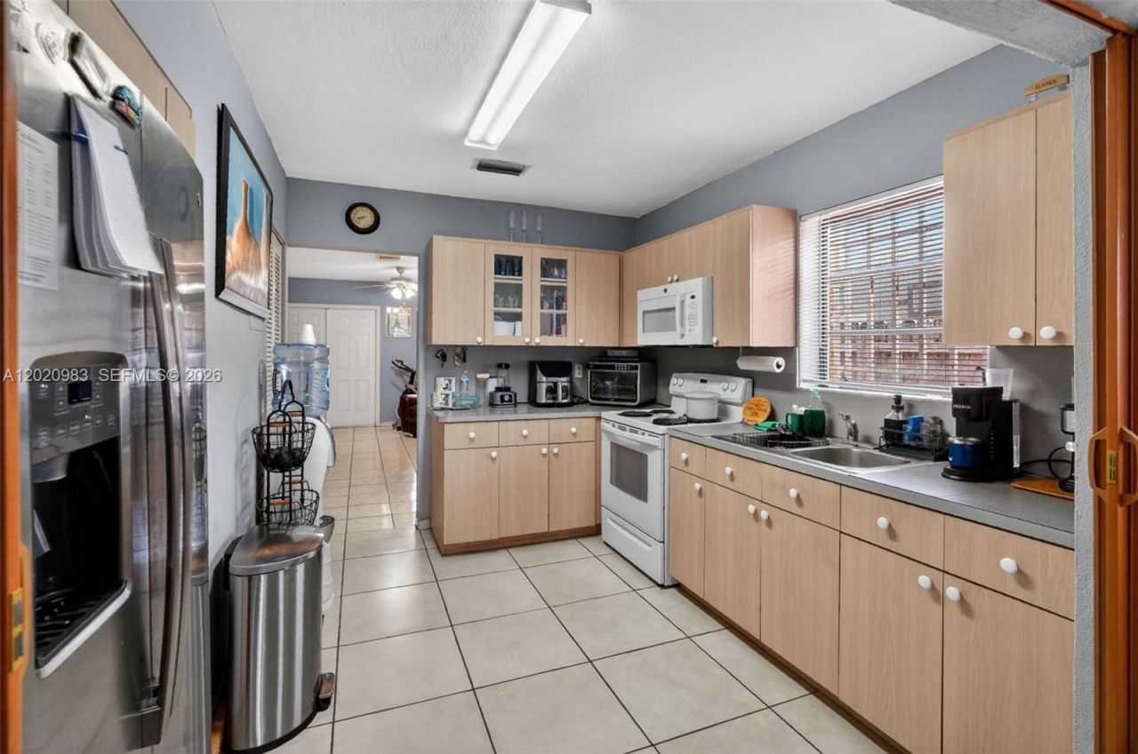 9113 SW 9th Ter , Unit A, Miami, FL 33174 Photo