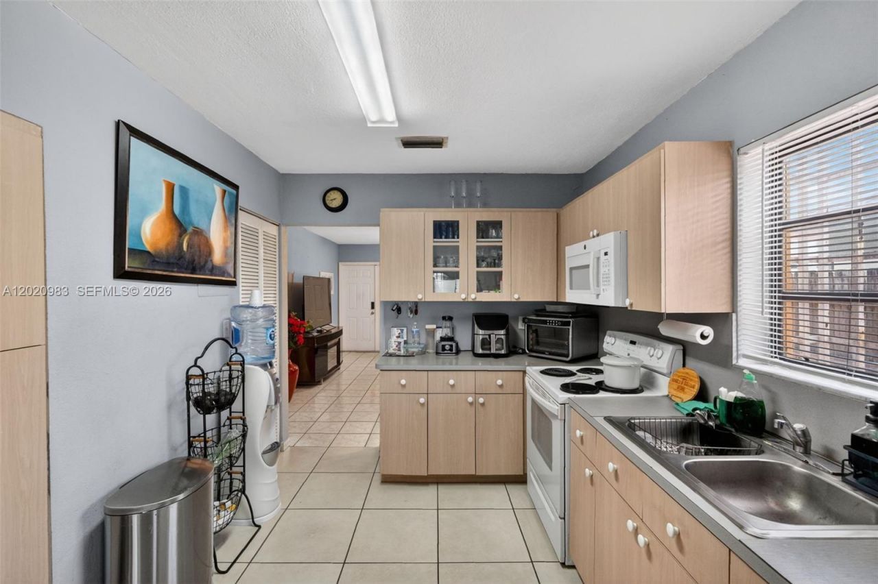 9113 SW 9th Ter , Unit A, Miami, FL 33174 Photo