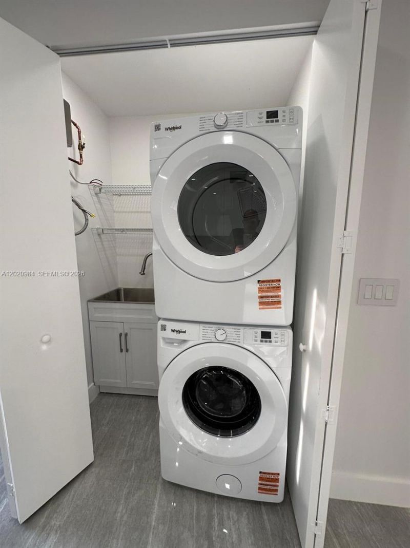 931 NW 1st St, Unit 1, Miami, FL 33128 Photo