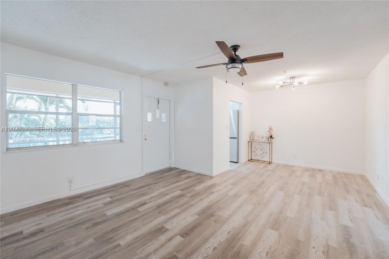 2041 NW 81st Ave , Unit 427, Pembroke Pines, FL 33024 Photo
