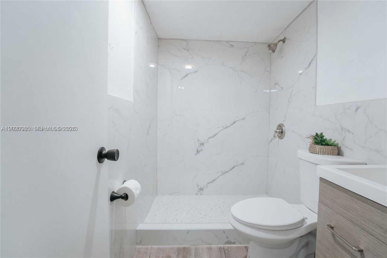 2041 NW 81st Ave , Unit 427, Pembroke Pines, FL 33024 Photo