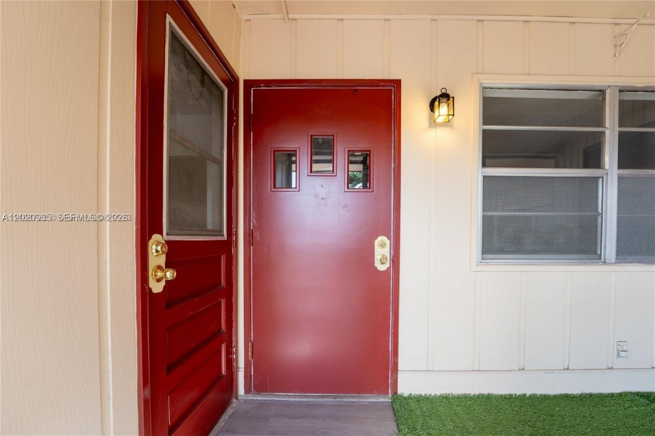 2041 NW 81st Ave , Unit 427, Pembroke Pines, FL 33024 Photo