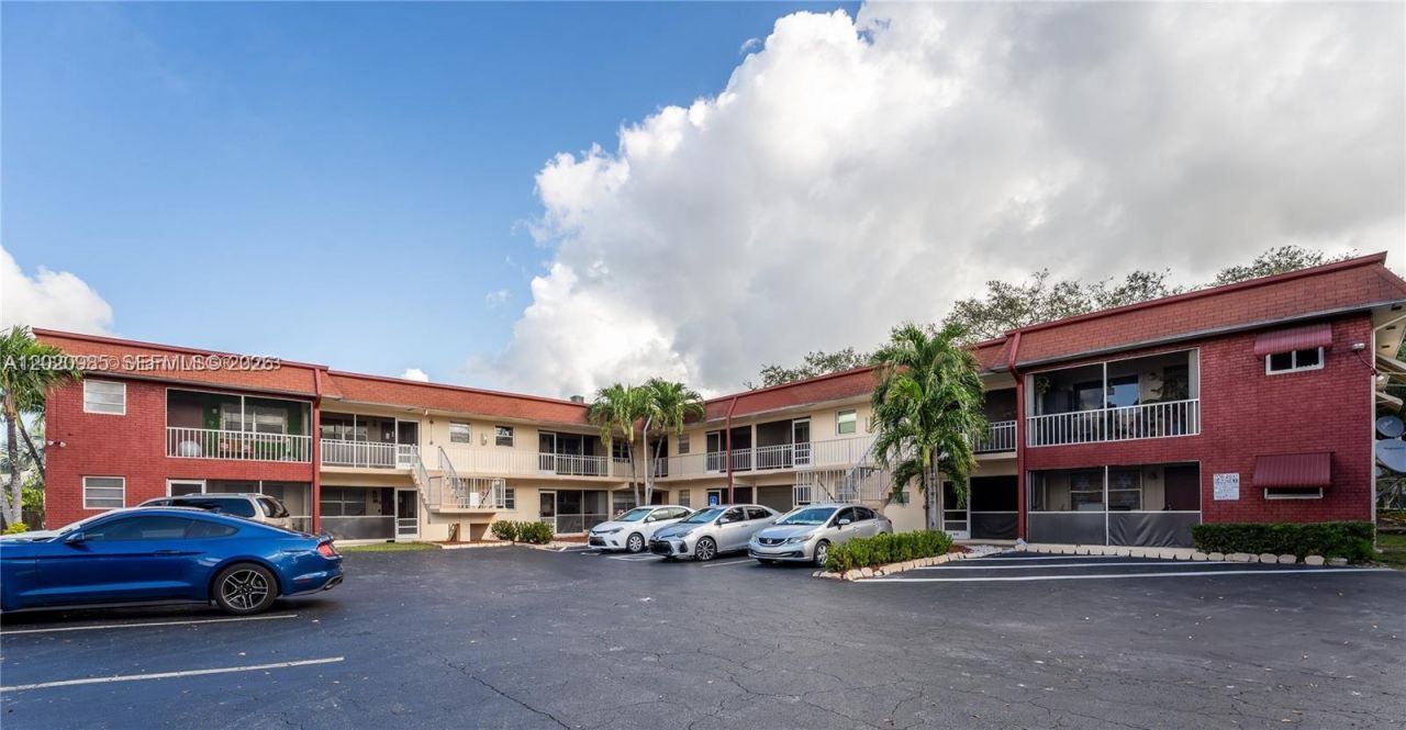 2041 NW 81st Ave , Unit 427, Pembroke Pines, FL 33024 Photo