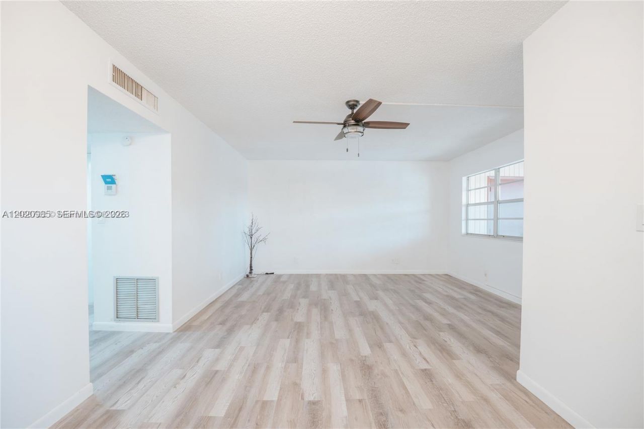 2041 NW 81st Ave , Unit 427, Pembroke Pines, FL 33024 Photo