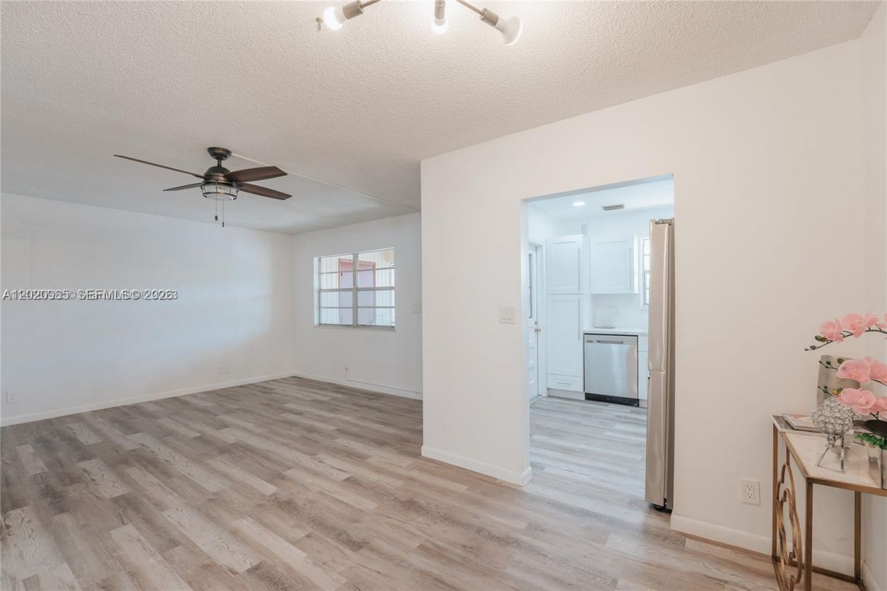 2041 NW 81st Ave , Unit 427, Pembroke Pines, FL 33024 Photo