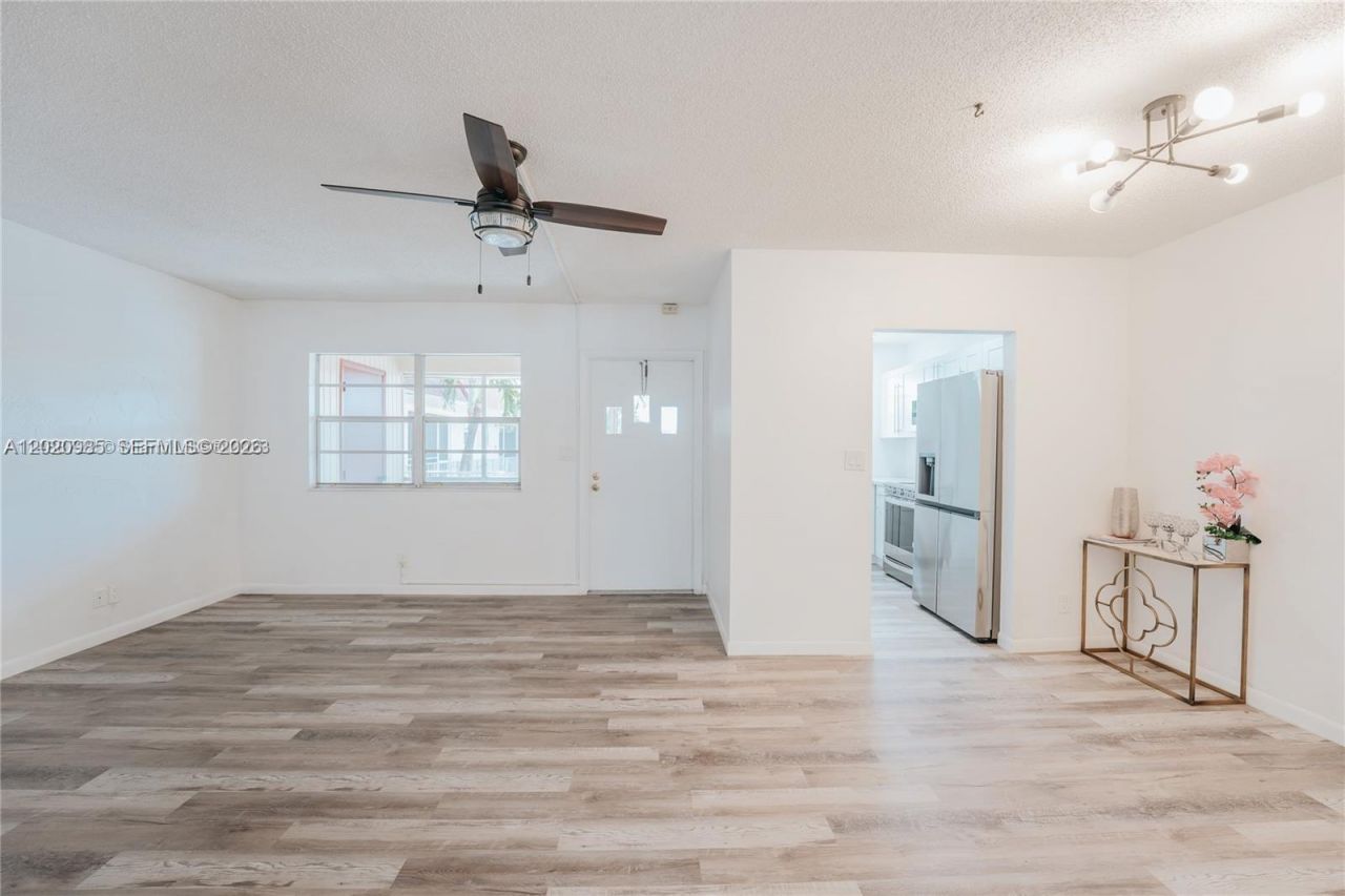 2041 NW 81st Ave , Unit 427, Pembroke Pines, FL 33024 Photo