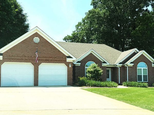 313 Highbury Dr, Florence, AL 35633