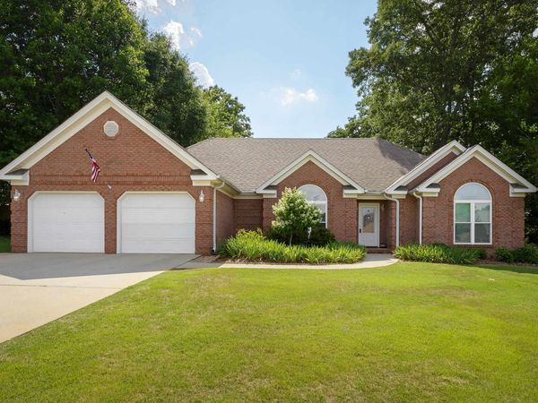 313 Highbury Dr, Florence, AL 35633