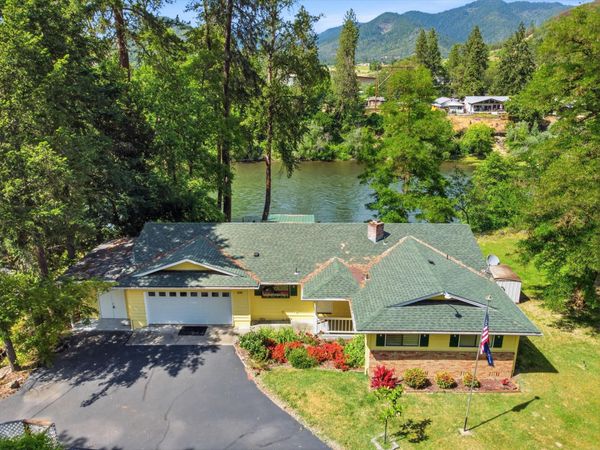 2700 Rogue River Highway, Grants Pass, OR 97527