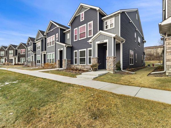 14540 Twin Lakes Circle, Burnsville, MN 55306