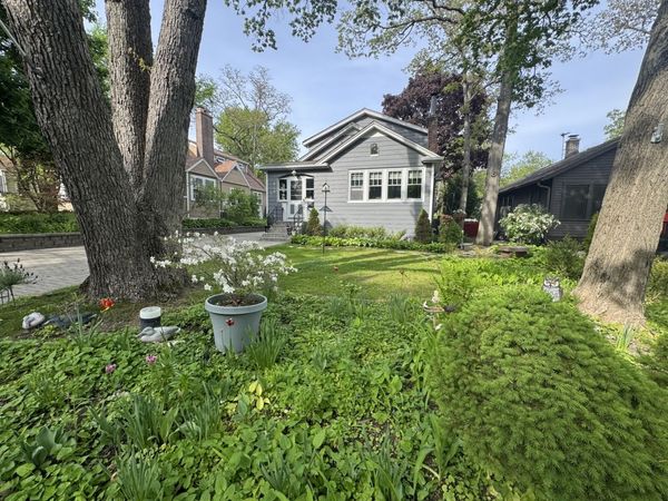 829 Saint Johns Avenue , Highland Park, IL 60035