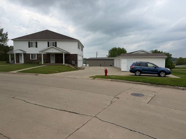 728 Country Club Drive, Maquoketa, IA 52060