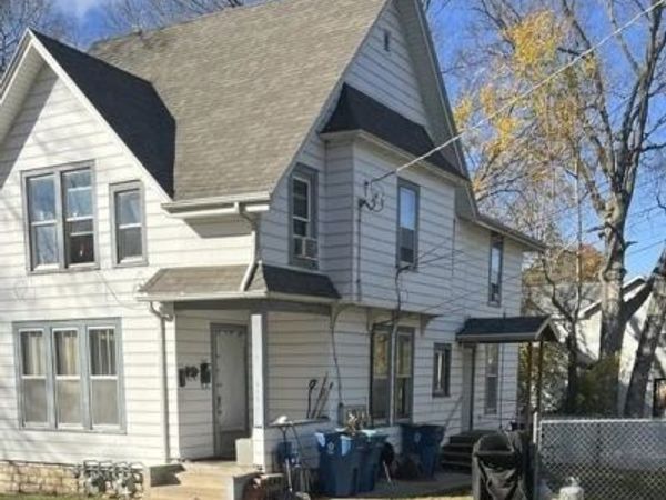 913 W 4th Street, Dixon, IL 61021