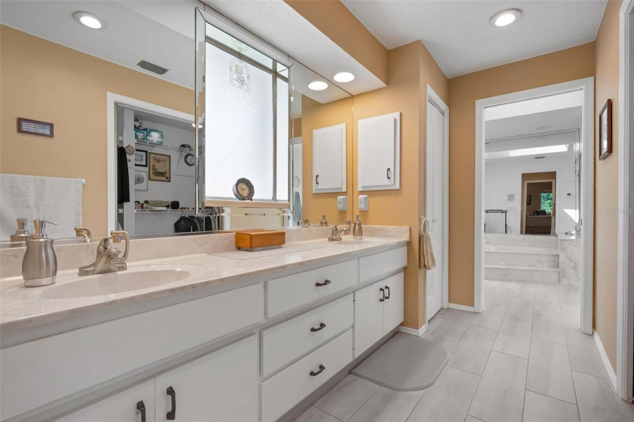 5009 Southern Pine Circle, Venice, FL 34293 Photo