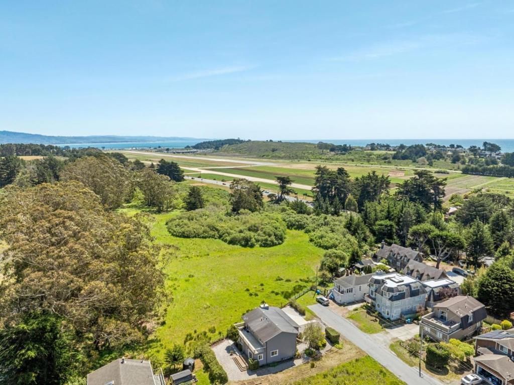 1077 Pearl Avenue, Moss Beach, CA 94038 Main Photo