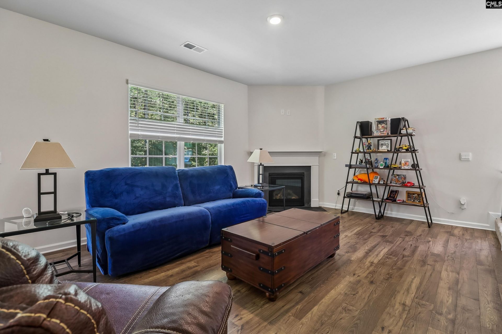 1213 Carnation Court  Photo 5