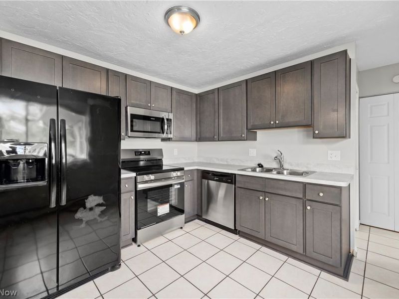 1731 Abbe Road S, Elyria, OH 44035 Photo 2