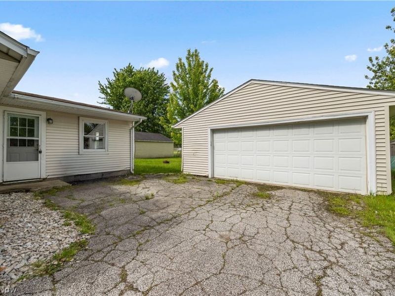 1731 Abbe Road S, Elyria, OH 44035 Photo 28