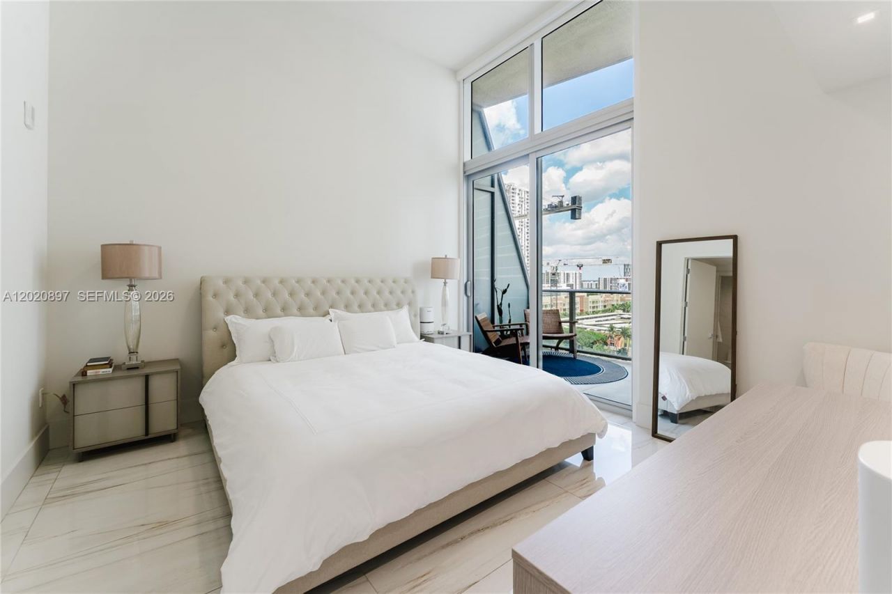 488 NE 18th St, Unit 1205, Miami, FL 33132 Photo