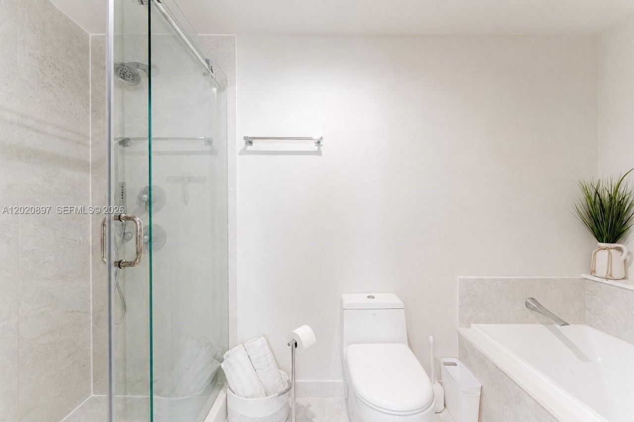 488 NE 18th St, Unit 1205, Miami, FL 33132 Photo