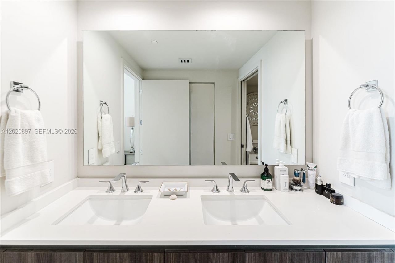 488 NE 18th St, Unit 1205, Miami, FL 33132 Photo